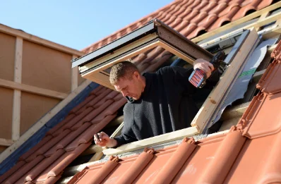 Pose de fenêtres de toit Velux à Trochères